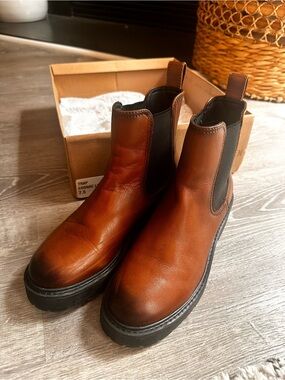Steve Madden Woman’sCognac Leather Chelsea Boots - Classic Slip-On Style